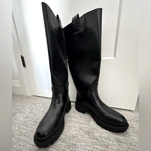 Black knee high lug style boot - Picture 1 of 3